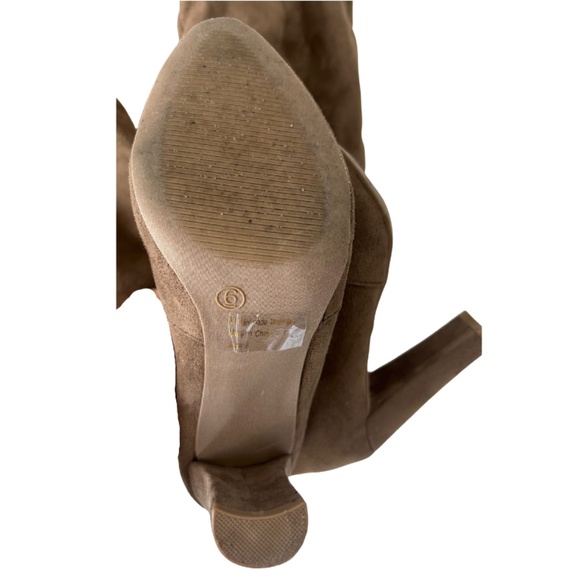 Thigh-High Tan Women’s Heel Boots – Chic & Sexy - Picture 3 of 4